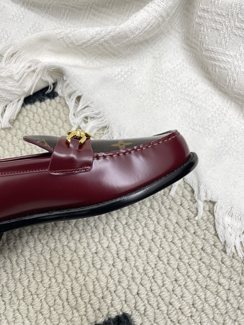 l0vis Vvtt0n loafers